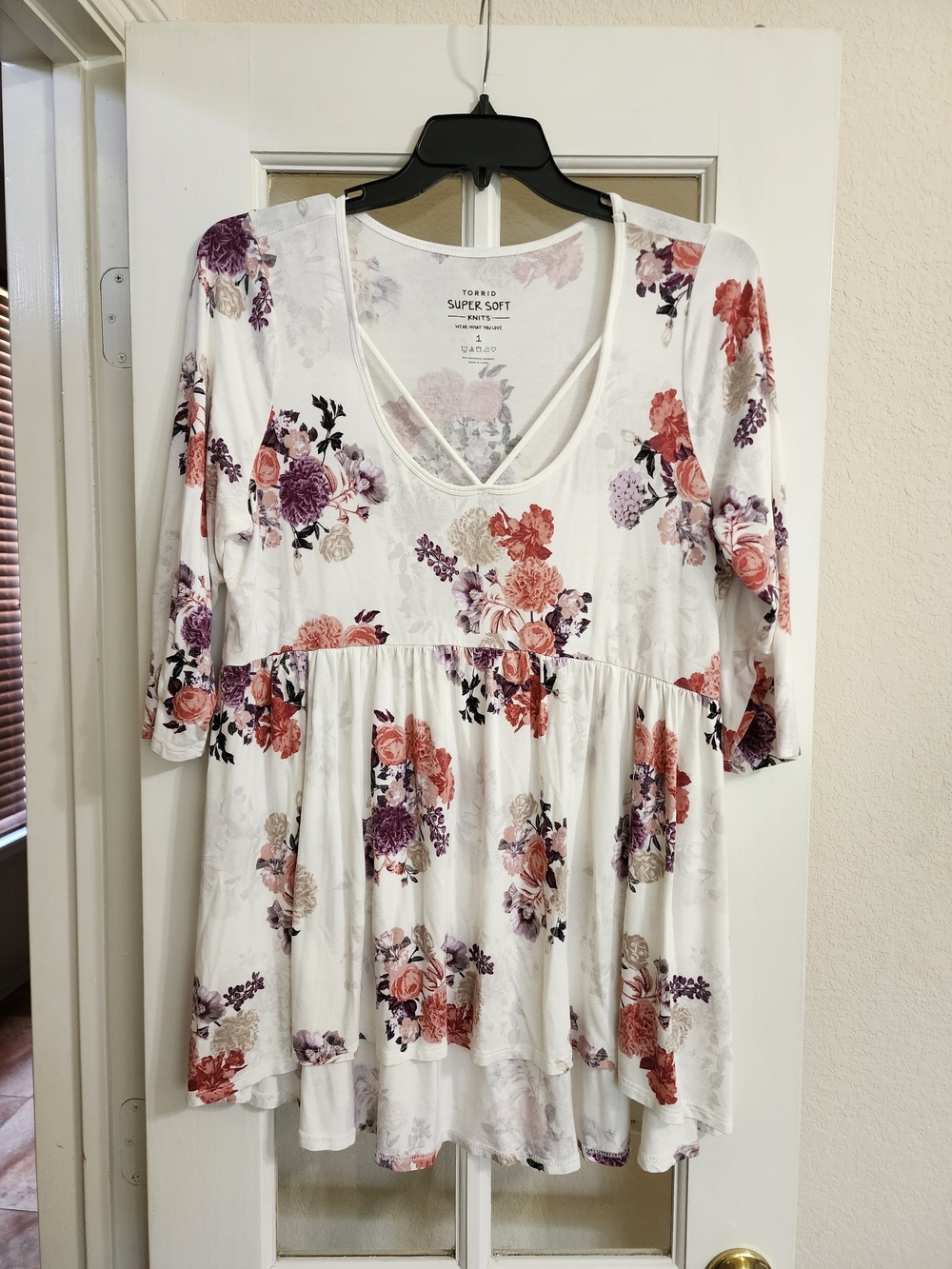 Torrid Super Soft Floral Babydoll Tunic Top High Low Size 1 1X